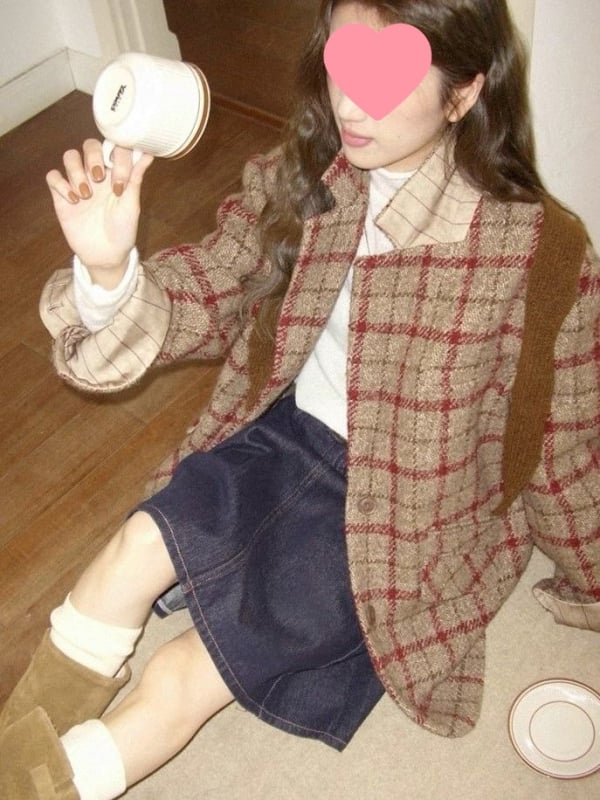 Palto od vunenog stila s kariranim uzorkom, ploski ovratnik, rukavi u stilu princeze, jednodjelna kopča, proljeće 2025.