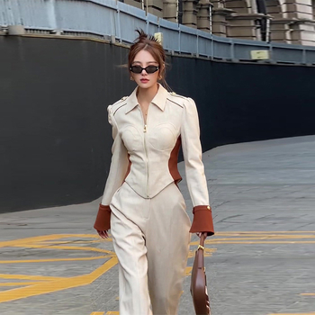 Ženski jesenski dvodijelni kostim: kardigan-top i široke hlače, poliester tkanina, udio poliester 80-90%, Hongkong stil dizajna.