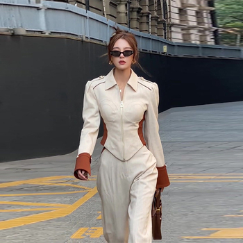 Ženski jesenski dvodijelni kostim: kardigan-top i široke hlače, poliester tkanina, udio poliester 80-90%, Hongkong stil dizajna.