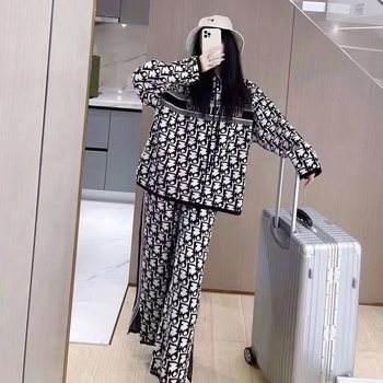 Ženski dvodijelni ležerni set s kapuljačom, geometrijskim izvezenim uzORKOM i širokim hlačama, poliester 95%+, proljeće 2023