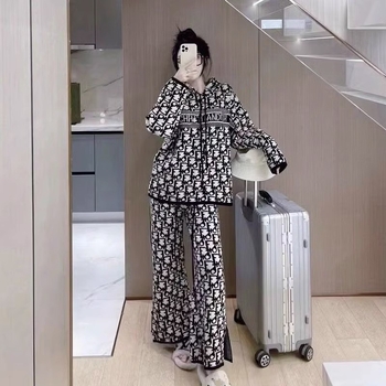 Ženski dvodijelni ležerni set s kapuljačom, geometrijskim izvezenim uzORKOM i širokim hlačama, poliester 95%+, proljeće 2023