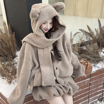 Komplet jakna s kapuljačom od ovčje kože i kratka suknja visokog struka – geometrijski uzorak, kolážna izrada, jesen 2025, poliester, za žene