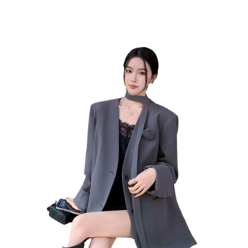 Ženski trodijelni kostim s ružinom brošom, polo ovratnik, dugi rukavi, Chenille-Spandex tkanina, perlatni završetak