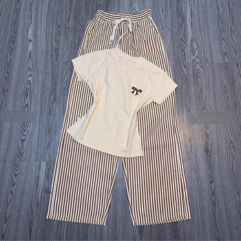 Ženski ljetni dvodijelni komplet s V-izrezom, šivanom konjskom motivom, kratkim rukavima i širokim prugastim hlačama