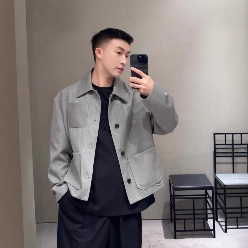 Casual blejzer s reverom, opušten kroj, jedinstvena boja, patch džepovi, glavna tkanina 95% poliester s pamuk podstava, jesen 2025