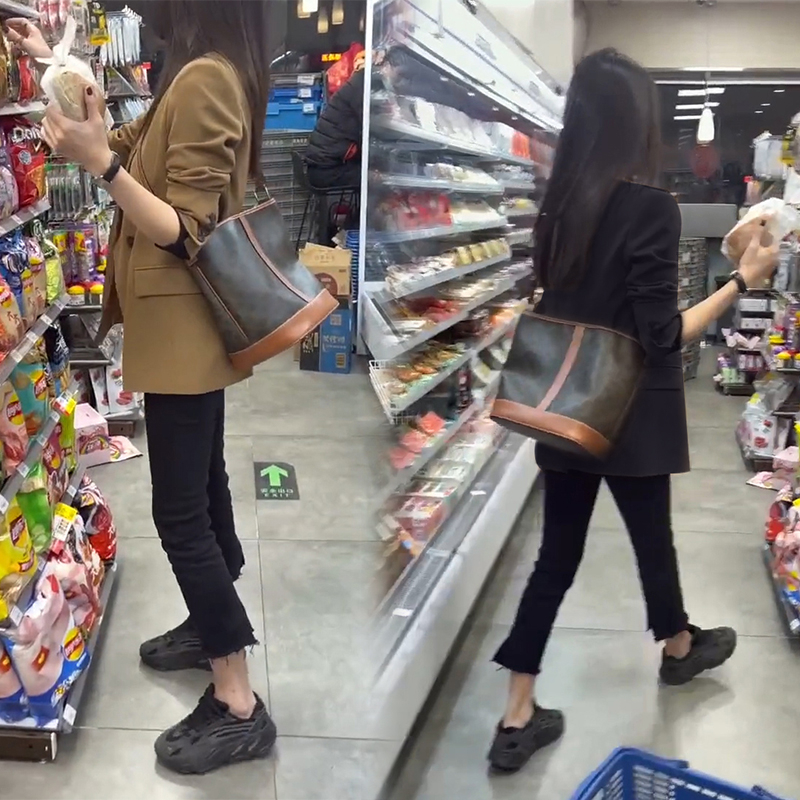 Žensko sako casual stil, polo ovratnik, dugi rukavi, jednostruko kopčanje, poliester s elastanom 70–80%, Jesen 2024