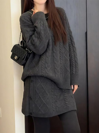 Set od pletenine: gornji dio s džemperom i kratka suknja, kukičana izrada, poliester + spandeks, zima 2025