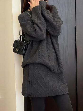 Set od pletenine: gornji dio s džemperom i kratka suknja, kukičana izrada, poliester + spandeks, zima 2025