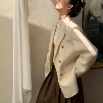 Žensko sako za odijelo – okrugli ovratnik, kopčanje na jednom redu, tkanina pamuk-poliester, ravni kroj, duljina 50–65 cm, Zima 2025