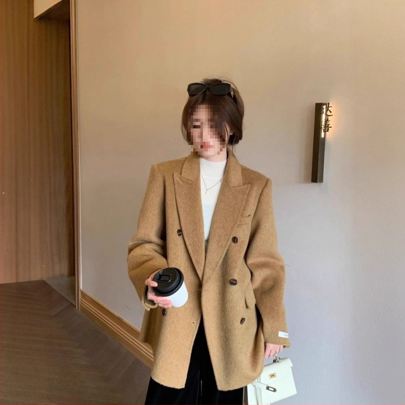 Žensko sako za odijelo – okrugli ovratnik, kopčanje na jednom redu, tkanina pamuk-poliester, ravni kroj, duljina 50–65 cm, Zima 2025