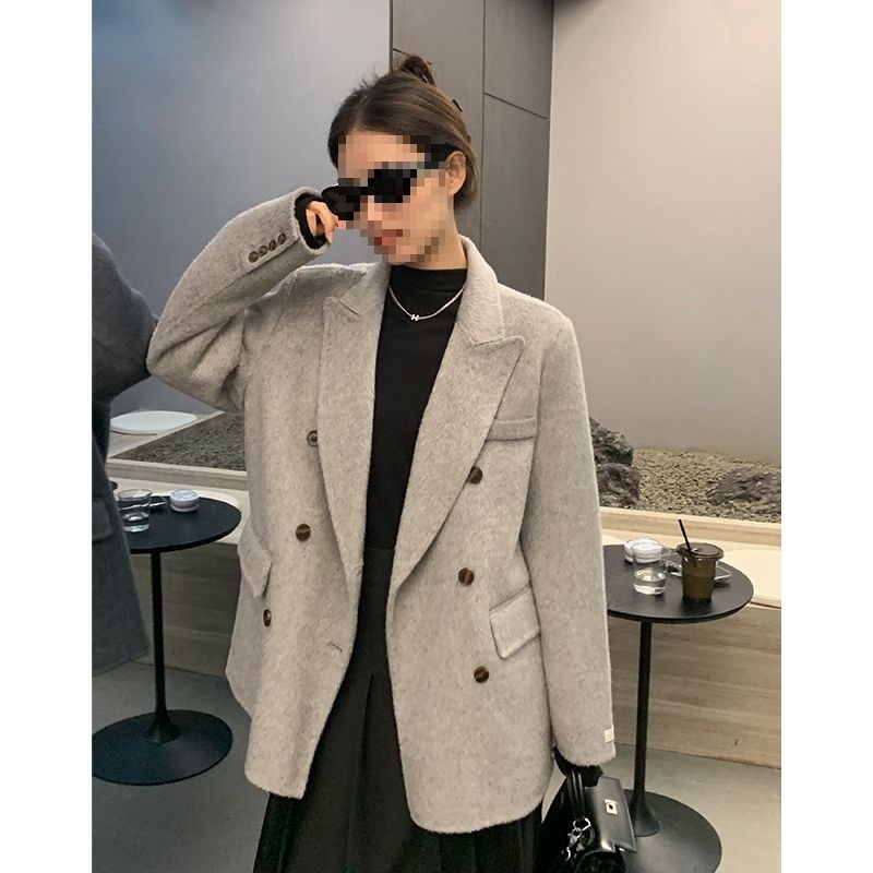 Žensko sako za odijelo – okrugli ovratnik, kopčanje na jednom redu, tkanina pamuk-poliester, ravni kroj, duljina 50–65 cm, Zima 2025