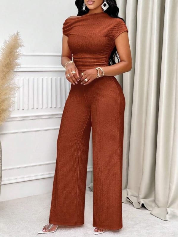 Dvostruki set: top bez rukava s plisom i širokim hlačama, asimetrični izrez, poliester 90–95% uz do 30% spandexa, proljeće 2025, streetwear.