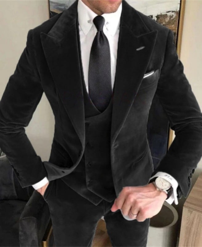 Muški trodjelni baršunasti odijelo, uska silueta, peak lapel, jednostrano zatvaranje s dva gumba