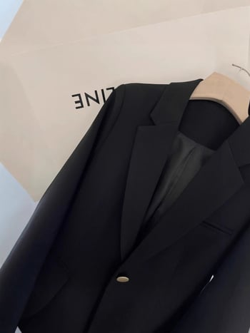 Női poliészter kosztümzakó, elegáns irodai stílus, laza szabású, kétgombos záródás, középhosszú