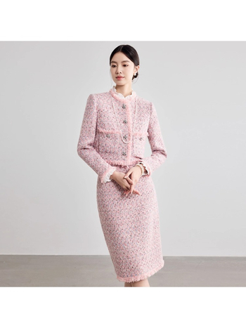 Kostim sako i suknja od vunenog tweeda, Chanel-inspired stil, jesen 2025, dugi rukavi, srednje duljine suknja