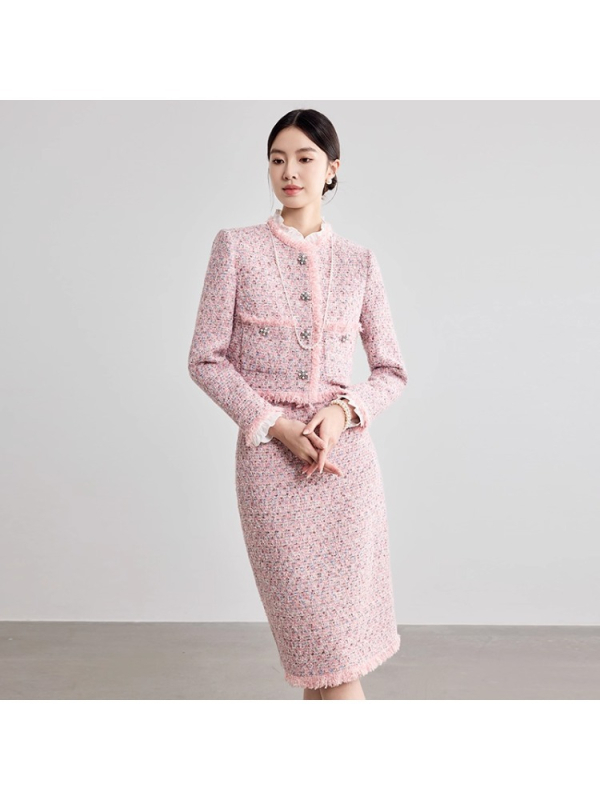 Kostim sako i suknja od vunenog tweeda, Chanel-inspired stil, jesen 2025, dugi rukavi, srednje duljine suknja