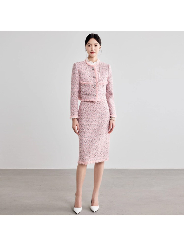 Kostim sako i suknja od vunenog tweeda, Chanel-inspired stil, jesen 2025, dugi rukavi, srednje duljine suknja