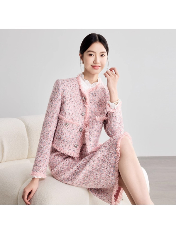 Kostim sako i suknja od vunenog tweeda, Chanel-inspired stil, jesen 2025, dugi rukavi, srednje duljine suknja