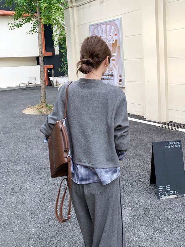 Ženski dvodijelni casual kostim: top s dugim rukavima tipa T‑shirt i široke hlače, elegantan uredski stil, jesen 2025