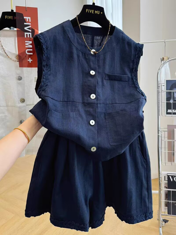 Costum din in pentru femei, două piese: top fără mâneci și șorturi, stil Royal Sister, compoziție 30–50% in și spandex, primăvară 2025