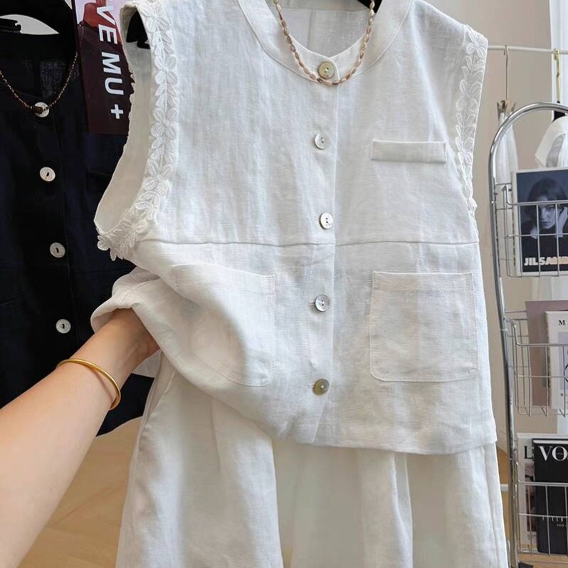 Costum din in pentru femei, două piese: top fără mâneci și șorturi, stil Royal Sister, compoziție 30–50% in și spandex, primăvară 2025