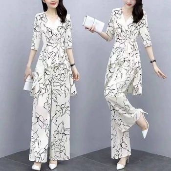 Elegantni ljetni dvodjelni set za plus veličinu: široke hlače i šifon bluza, moderan stil