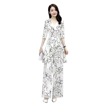 Elegantni ljetni dvodjelni set za plus veličinu: široke hlače i šifon bluza, moderan stil