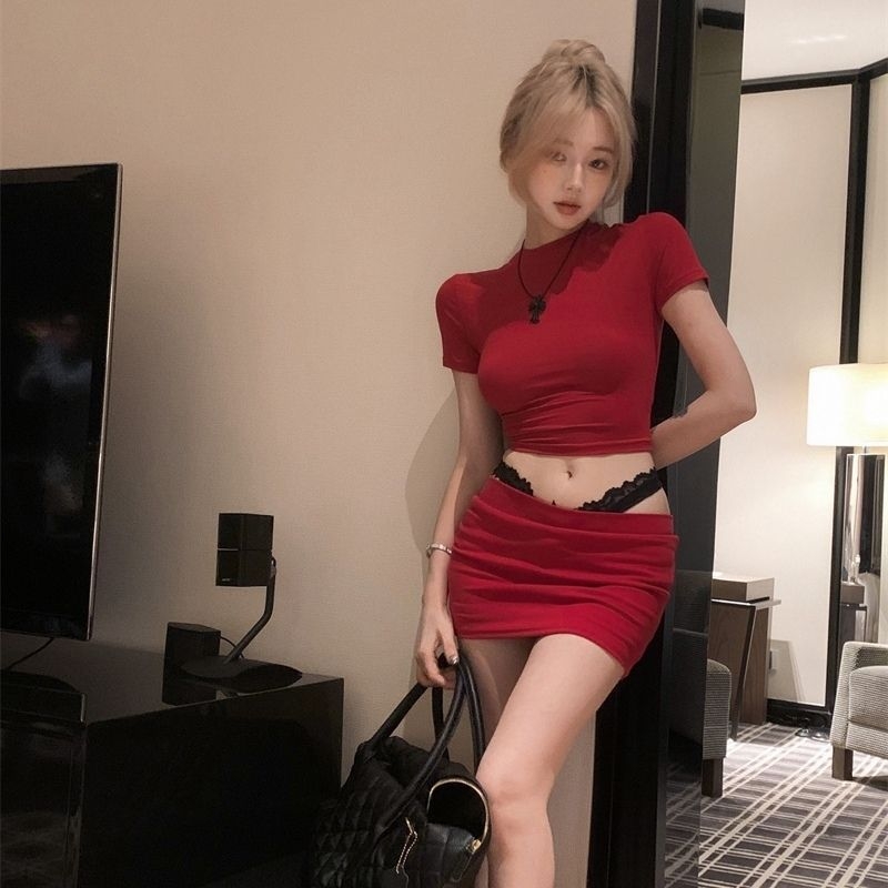 Set din două piese: fustă + top, model monocrom, detalii patchwork, top cu mâneci 3/4, țesătură poliester, vară 2025