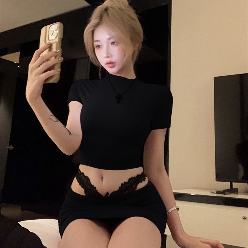 Set din două piese: fustă + top, model monocrom, detalii patchwork, top cu mâneci 3/4, țesătură poliester, vară 2025