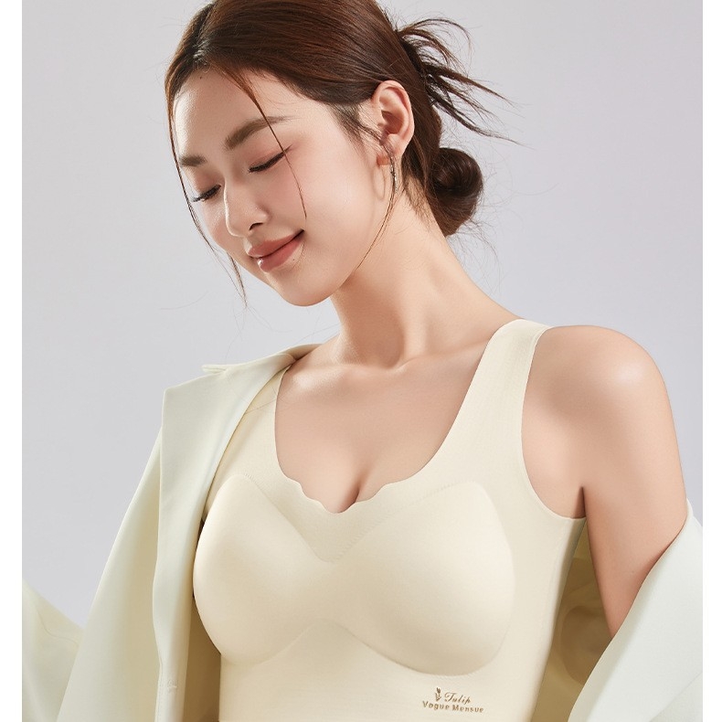 Sutien fără cusături, fără sârmă, pentru ridicare, cu modelare laterală; cupă plină; cupe subțiri modelate; material 63% nailon, 37% spandex.