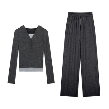 Set din două piese casual sport, top cu mânecă lungă și pantaloni cu talie înaltă și croială largă; material poliester-spandex; primăvara 2024