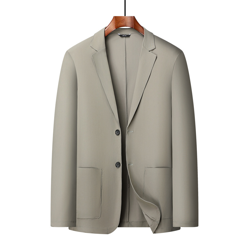 Geacă casuală bărbătească, amestec nylon-elastan respirabil, croială dreaptă, guler de sacou, nasturi pe un rând cu două butoane, fără călcare, mâneci lungi, buzunare cu aplicații, tiv rotund