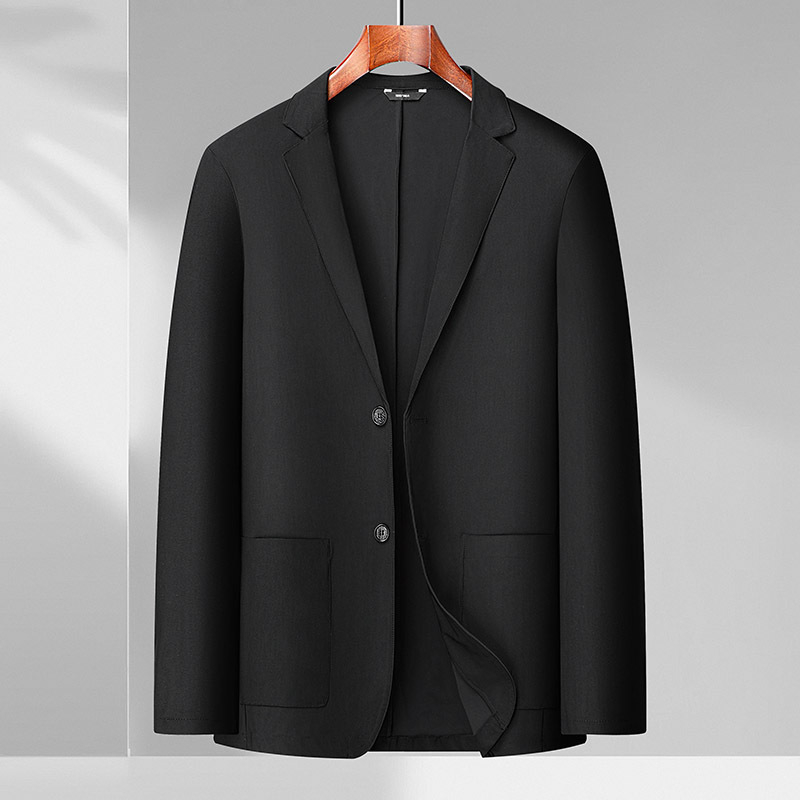 Geacă casuală bărbătească, amestec nylon-elastan respirabil, croială dreaptă, guler de sacou, nasturi pe un rând cu două butoane, fără călcare, mâneci lungi, buzunare cu aplicații, tiv rotund