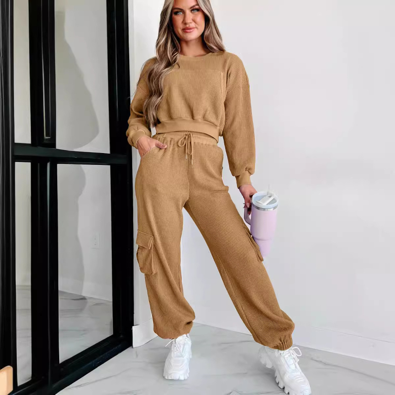 Ženski dvodijelni kostim: top s dugim rukavima u vafl stilu i široke hlače, quiltovan izgled, poliester-spandeks, jesen 2025 (Quilted; Waffle Knit; 2-Piece; Polyester-Spandex)