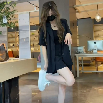 Set de vară pentru femei din două piese: sacou și pantaloni scurți, material chenille, stil japonez-coreean lejer, guler de blană, mâneci corn, lungimea mânecilor ¼