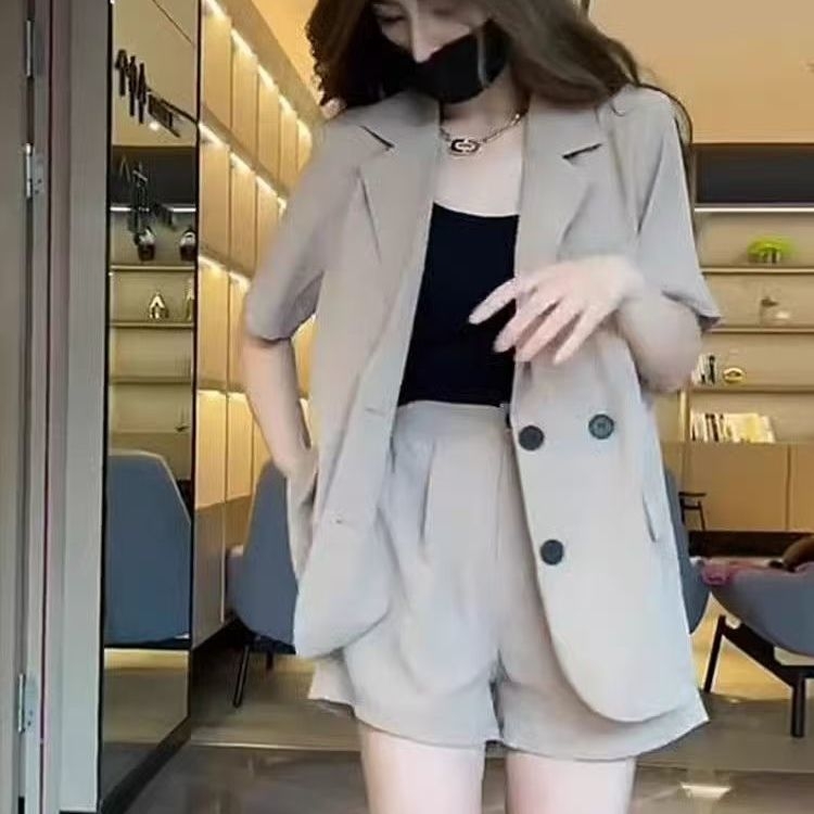 Set de vară pentru femei din două piese: sacou și pantaloni scurți, material chenille, stil japonez-coreean lejer, guler de blană, mâneci corn, lungimea mânecilor ¼