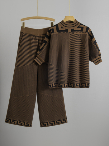 Ženski dvodijelni set: široke hlače s jacquard pletenim uzorkom, prugasto-karirani uzorak, viskoza-poliester smjesa, ljeto 2025, ležeran stil