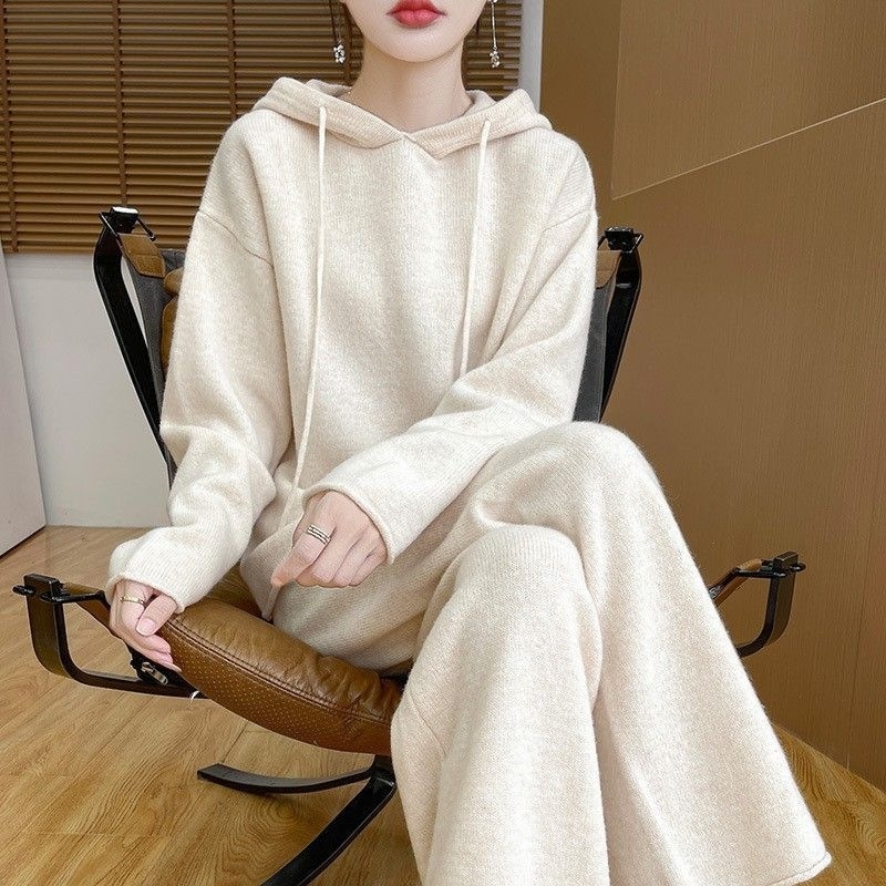 Costum casual din două piese: pulover tricotat cu glugă și pantaloni largi, culoare solidă, țesătură groasă, amestec lână de oaie și acril, Primăvara 2025