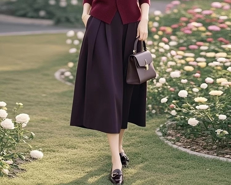 Set top tricotat și fustă, model monocrom, fustă de lungime medie, croi 3D, poliester, primăvara 2025