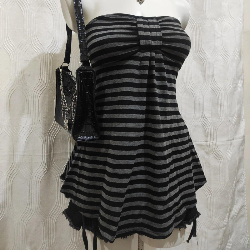 Tube top s prugama, poliester, mikroelastičnost, dvostruke naramenice, uski kroj