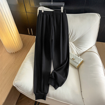 Pantaloni jogger pentru femei, croială lejeră, micro-elastici, poliester 80–90% conținut material, stil urban elegant