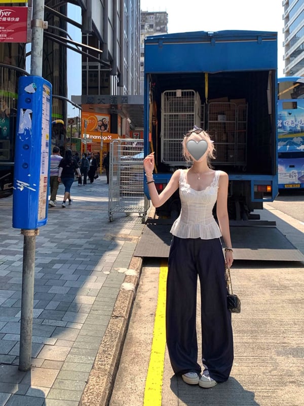 Čipkasti camisole top s naramenicama — uski kroj, materijal pamuk-poliester, jednobojni uzorak