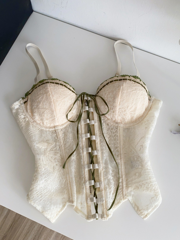 Tube Top s vezicama i korsetom od ribljih kostiju, visok struk, pamukasto-mješavina, kratka duljina 40–50 cm, dvostruke naramenice, ljeto 2025