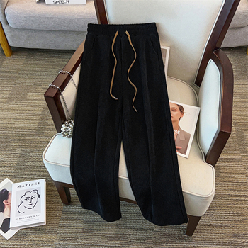 Pantaloni casual pentru femei, croială lejeră și talie înaltă; material: viscoză 95%+ în amestec cu poliester; elasticitate ridicată.