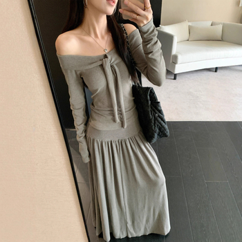 Set din două piese cu fustă — tricou cu bretele și top de umeri goi, fustă midi drapată, culoare solidă, poliester, toamnă 2025