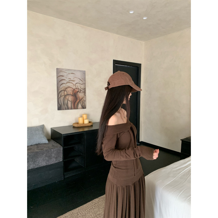 Set din două piese cu fustă — tricou cu bretele și top de umeri goi, fustă midi drapată, culoare solidă, poliester, toamnă 2025