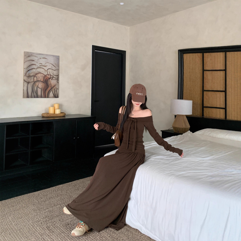 Set din două piese cu fustă — tricou cu bretele și top de umeri goi, fustă midi drapată, culoare solidă, poliester, toamnă 2025