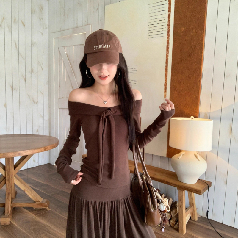 Set din două piese cu fustă — tricou cu bretele și top de umeri goi, fustă midi drapată, culoare solidă, poliester, toamnă 2025