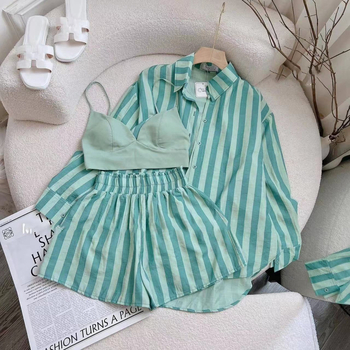 Set din două piese: cămașă în dungi cu mânecă lungă și pantaloni cu lungime 3/4, din poliester