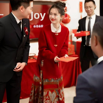 Costum cu fustă din lână, fustă lungă, mâneci lungi — iarna 2024